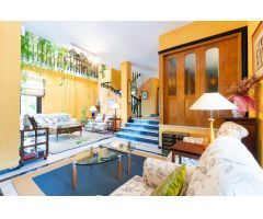 Exclusiva vivienda en El Serrallo con jardín, apartamento independiente y espectaculares vistas