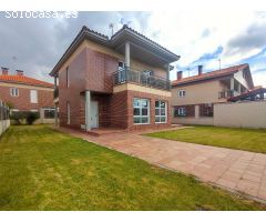 Chalet Unifamiliar con parcela de 393 m2 ubicada en el núcleo urbano zona “El pino” de Laguna de Due