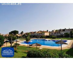 VENTA DE EXCLUSIVA VIVIENDA UNIFAMILIAR ZONA CAMPO DE GOLF
