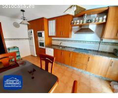 VENTA DE EXCLUSIVA VIVIENDA UNIFAMILIAR ZONA CAMPO DE GOLF