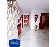 PARQUE ALTO, UNIFAMILIAR 131m², 2 PATIOS, 4 DORMITORIOS, BUHARDILLA, TERRAZA, PLAZA DE GARAJE.