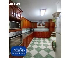 PARQUE ALTO, UNIFAMILIAR 131m², 2 PATIOS, 4 DORMITORIOS, BUHARDILLA, TERRAZA, PLAZA DE GARAJE.