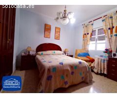PARQUE ALTO, UNIFAMILIAR 131m², 2 PATIOS, 4 DORMITORIOS, BUHARDILLA, TERRAZA, PLAZA DE GARAJE.