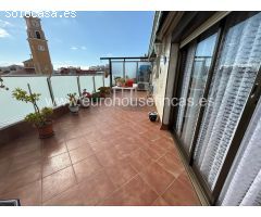 ¡Fenomenal y exclusivo ático con 2 terrazas en la Plaça Española!  Te presentamos una vivienda ideal