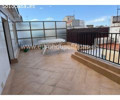 ¡Fenomenal y exclusivo ático con 2 terrazas en la Plaça Española!  Te presentamos una vivienda ideal