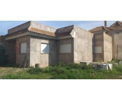 Se vende terreno con dos viviendas nuevas en Miranda