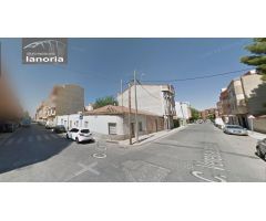 Grupo la Noria Vende Piso de 3 dormitorios, 2 baños completos, garaje, trastero, patio y terraza.