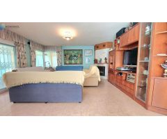 Se vende chalet independiente con encanto, 3 dormts, 2 baños. Playa Honda.
