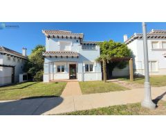 SE VENDE VILLA-CHALET INDEPENDIENTE, 3 DORMTS 3 BAÑOS. PISCINA PRIVADA. CAMPO DE GOLF MAR MENOR.