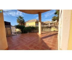 SE VENDE CHALET INDEPENDIENTE DE 4 DORMITORIOS, 2 BAÑOS. PLAYA HONDA