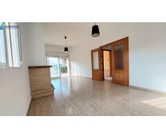 SE VENDE CHALET INDEPENDIENTE DE 4 DORMITORIOS, 2 BAÑOS. PLAYA HONDA