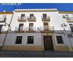 Edificio a la venta en buen estado en el barrio de San Andrés. Tres plantas más cubierta y patio
