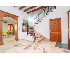 CASA DUPLEX CON  ALMA EN  LLUCMAJOR – UNA JOYA EN EL  CORAZÓN DEL PUEBLO