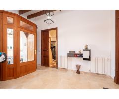 CASA DUPLEX CON  ALMA EN  LLUCMAJOR – UNA JOYA EN EL  CORAZÓN DEL PUEBLO