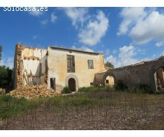 Finca rústica con casas  y dependencias agrarias para reforma integral