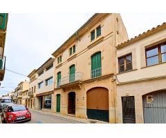 ¡Gran oportunidad! Casa de pueblo en el centro de Llucmajor con patio y garaje