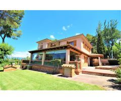 SON OLIVER: ESPECTACULAR CHALET DE 500M2, RODEADO DE JARDINES.