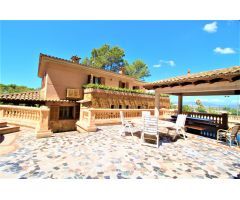 SON OLIVER: ESPECTACULAR CHALET DE 500M2, RODEADO DE JARDINES.
