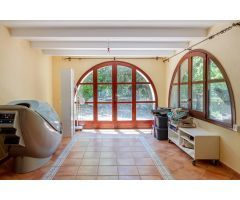 Magnifica casa pareada con  posibilIdad de dos viviendas independientes!