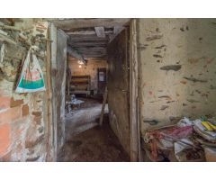 CASA DE PIEDRA PARA REFORMA INTEGRAL CON PARCELA URBANA EN LENDOIRO (CAMBRE)