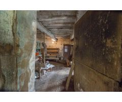 CASA DE PIEDRA PARA REFORMA INTEGRAL CON PARCELA URBANA EN LENDOIRO (CAMBRE)