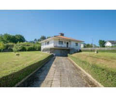 CASA CON BONITA PARCELA Y VISTAS DESPEJADAS EN CRENDES