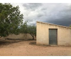 finca rustica con casa de campo y balsa, con agua