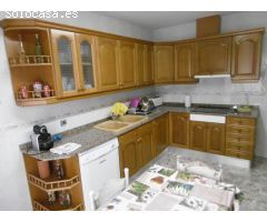 En venta dos chalets en la misma parcela, uno de ellos esta dado de alta como casa rural.