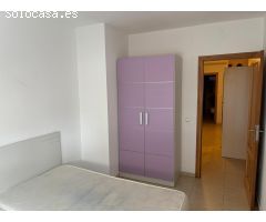 ¡Se alquila habitación!