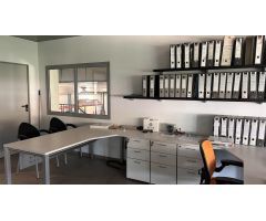 ALQUILER DE NAVE + OFICINAS EN CARRETERA DE ALQUERÍAS: ACCESOS INMEJORABLES Y DISEÑO FUNCIONAL
