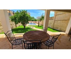 Chalet con piscina en Cala Gamba