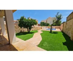 Chalet con piscina en Cala Gamba