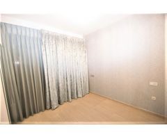 Seminueva casa en el estilo moderno