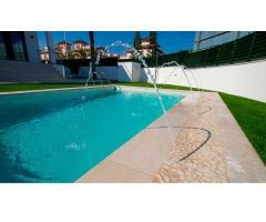 Villa independiente con piscina privada en La Marina