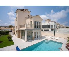 ESPECTACULAR VILLA DE LUJO EN ZONA LOS FRUTALES, TORREVIEJA !!!