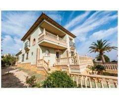Villa en Los Balcones con 850m2 de parcela, con piscina privada y garage cerrado!!!