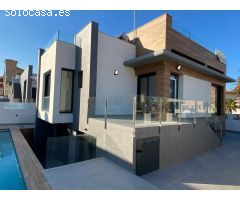 FANTASTICA VILLA MEDITERRANEA A 60 m DE LA PLAYA Y CON VISTAS AL MAR!!!
