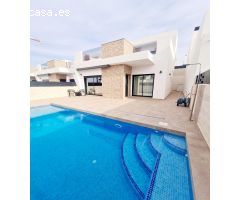 Villa independiente de 3 dormitorios y 3 baños con piscina privada en Benijofar!!!