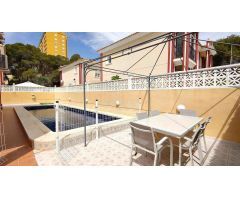 Casa esquinera con piscina privada a 500 m de la playa
