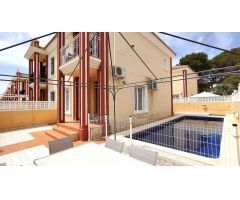 Casa esquinera con piscina privada a 500 m de la playa