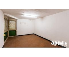 Casa unifamiliar con patio en pleno centro de Castellar del Vallés.