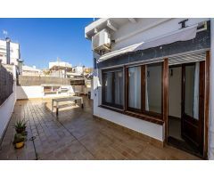 CASA CON FACHADA DE 7 M2 Y CON GRAN LOCAL