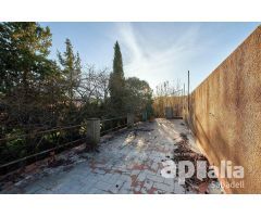 CASA DE 199 M2, PARA REFORMAR CON PATI DE 200 M2