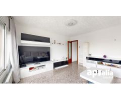 CASA ADOSADA, IDEAL PARA 2 FAMILIAS. EN BARBERÀ DEL VALLÈS