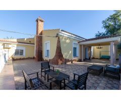 Chalet con gran parcela y piscina privada