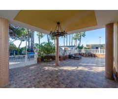 Chalet con gran parcela y piscina privada
