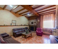 Chalet con gran parcela y piscina privada