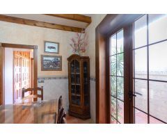 Chalet con gran parcela y piscina privada