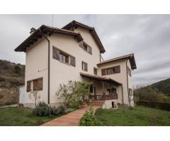 ENCANTADOR CHALET  SITUADO EN LO ALTO DEL  PINTORESCO PUEBLO DE ZURIAIN