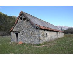ISABA: VENTA FINCA RÚSTICA CON BORDA EN CARRETERA ISABA-BELAGUA DE 16.228,75 m2